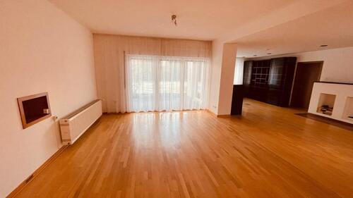 Foto - 6 Zimmer Doppelhaushälfte zur Miete in Lage