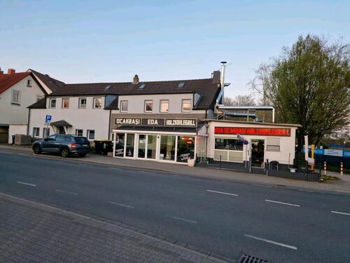 Foto - Haus mit 3 Wohnungen und 1 Gastronomiegeschäft und 1x Garage