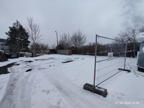 Foto - 225 m2 Lagerfläche, asphaltiert, eingezäunt, Jena-Burgau