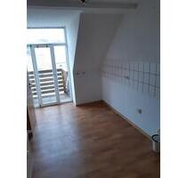 helle 1,5 Raumwohnung im Dachgeschoss mit Balkon - Bernburg (Saale)