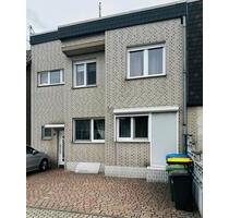 Mehrgenerationenhaus in Düren, OHNE MAKLER . Garten & Stellplätze