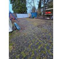 Lagerplatz mit einer kleinen Halle und drei Containern - Hundsangen