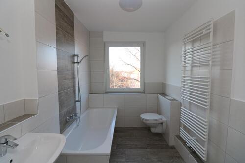 Foto - *2-Raum-Traum* - seltener 2RW-Grundriss mit Badewanne und geräumiger Küche