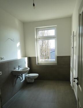 Foto - Erstbezug nach umfassender Kernsanierung – 1. OG, Balkon, WP