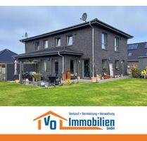 Einziehen & wohlfühlen: Doppelhaushälfte mit EBK, Südterrasse und Carport in Augustfehn - Apen