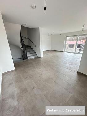 Foto - Familienfreundliche DHH mit Terasse, Garage & Stellplätze