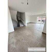 Familienfreundliche DHH mit Terasse, Garage & Stellplätze - Ellzee