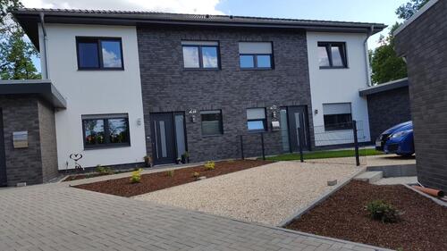 Foto - Modernes Wohnen in großer Doppelhaushälfte mit Garage (4 Zimmer)