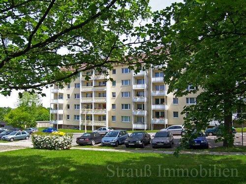 Foto - Balkon...Laminat...Bad mit Fenster...
