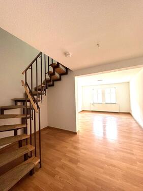 Foto - Moderne Maisonette-Wohnung in Waltershausen – Helle 2-Etagen-Wohnung mit Garten, Dachboden, Top-Lage & Stellplatz