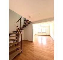 Moderne Maisonette-Wohnung in Waltershausen – Helle 2-Etagen-Wohnung mit Garten, Dachboden, Top-Lage & Stellplatz