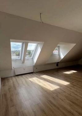 Foto - Gepflegte DG-Wohnung mit 2 Zimmern und EBK in 96450 Coburg