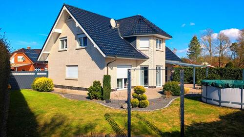 Foto - 220 m² Einfamilienhaus mit Garten & 2 Garagen – sofort frei