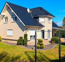 220 m² Einfamilienhaus mit Garten & 2 Garagen – sofort frei - Bramsche