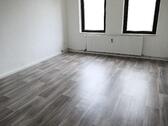 Foto - Neue 2025 renovierte helle 2 Zi.-EG-Whg. mit mgl. Einbauküche, Tageslicht-Dusch-Bad und Garten!