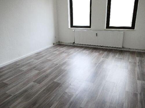 Foto - Neue 2025 renovierte helle 2 Zi.-EG-Whg. mit mgl. Einbauküche, Tageslicht-Dusch-Bad und Garten!