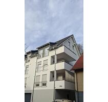 Neubau-Dachgeschoßwohnung - mit Aufzug, Garagenstellplatz und Terrasse - Biedenkopf