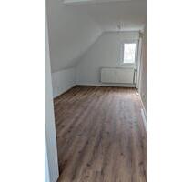 Neu renovierte 2-Zimmer Dachgeschosswohnung frei ab sofort - Owen