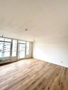 Foto - Erstbezug Moderne sanierte 1-Zimmer-Wohnung mit großem Balkon