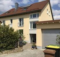Top-saniertes Mehr- oder Einfamilienhaus mit Weitblick - Roßtal