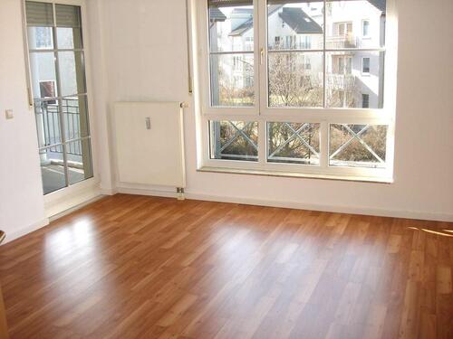 Foto - Familie mit Kind - Laminat - Einbauküche - Küchenbalkon