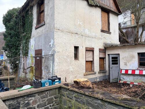 Foto - Haus im Dornröschenschlaf. - 80,00&nbsp;EUR Kaltmiete, ca.&nbsp; 110,00&nbsp;m&sup2;