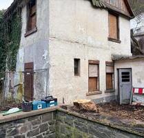 Haus im Dornröschenschlaf. - 80,00&nbsp;EUR Kaltmiete, ca.&nbsp; 110,00&nbsp;m&sup2; in Altena (PLZ: 58762)