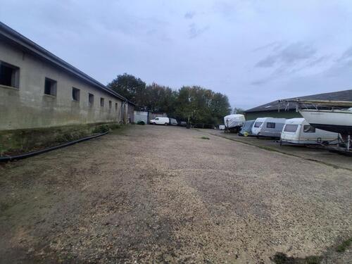 Foto - Stellplätze ( Außenbereich) für Wohnwagen Wohnmobile Auto