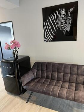 Foto - Praxisraum Asthetik Permanent make up Kosmetik etc heller Behandlungsraum sofort beziehbar