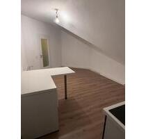 2-Zimmer DG-Wohnung mit Balkon zentral in Delbrück - renoviert