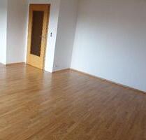 Gemütliche große helle 2 Zimmer-Wohnung mit neuem Bad von 2014, Einbauküche, Garage und Loggia! - Emmerthal