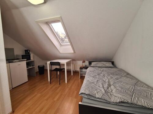 Foto - Amt willkommen!!! 1-Zimmer-Apartment + Bad + Küchenzeile + Garten