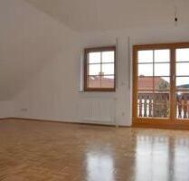 Schöne 4 Zimmer DG-Wohnung mit Balkon - Neukirchen