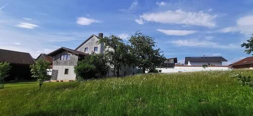 Foto - Landwirtschaftliches Anwesen in dörflicher Randlage