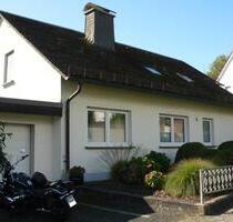 Meschede - Freienohl - Zweifamilienhaus - mit Garage