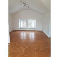 Gemütliche, helle DG-Wohnung in Osterhofen (zentrumsnah)