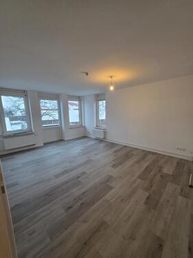 Foto - Frisch renovierte 2-Zi.-Wohnung (44 m²) mit Balkon & Pantryküche