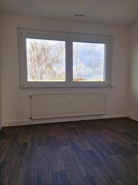 Foto - Tolle 4 - Raumwohnung mit Balkon und Aufzug Am Sportpark 20 wird neu saniert, bezugsfertig 2026!