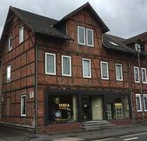 Renovierte Dachgeschosswohnung mit EBK und Gartennutzung - Eschershausen