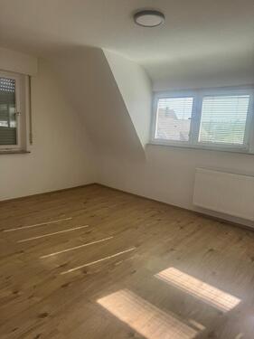 Foto - Sanierte 4-Zimmer-DG-Wohnung (73 m²) in Neuhausen a.d.F. – ab sof