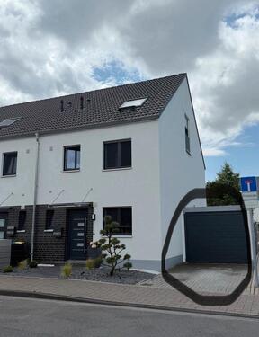 Foto - Videoüberwachter Stellplatz Nähe Flughafen Köln Bonn