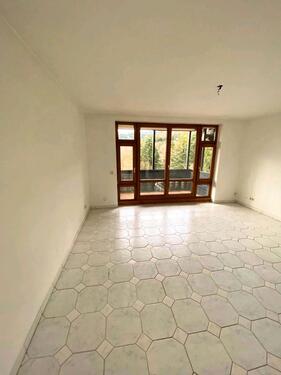 Foto - Helle 2-Zimmer-Wohnung mit Balkon, Kaminofen und Blick ins Grüne