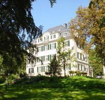 Wohnen mit Charakter – Stilvolle Altbauwohnung in Villa in Gera