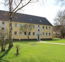 BARSINGHAUSEN NAHE DEISTER: Renoviert 2,5-Zimmer-Wohnung mit ca. 61 m² – ab sofort bezugsfrei