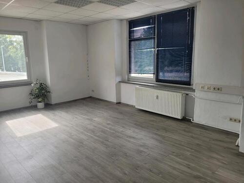 Foto - Büro, Atelier, Hobby Räume ,Lager Halle, Parkplätze im Zentrum