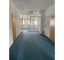 Freiberg* helles Büro in Citylage* Teeküche* gr. Flurbereich für Empfang* WC* Balkon*