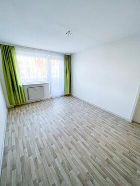 Foto - 2RW - ideal für Pendler oder Kleinhaushalte l 50 m² l Balkon mit Wintergarten