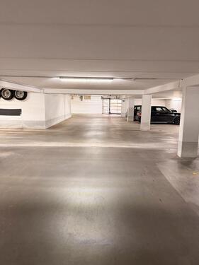 Foto - Tiefgaragenstellplatz - 90,00 EUR Miete,