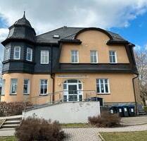 Vermietung einer 3 Zimmer Wohnung in einer Villa - Neuhaus am Rennweg