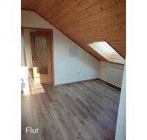 Charmante 86 m² Dachwohnung in ruhiger Lage, Mittelkalbach